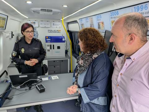 estrea unidade mobil DNI e pasaporte